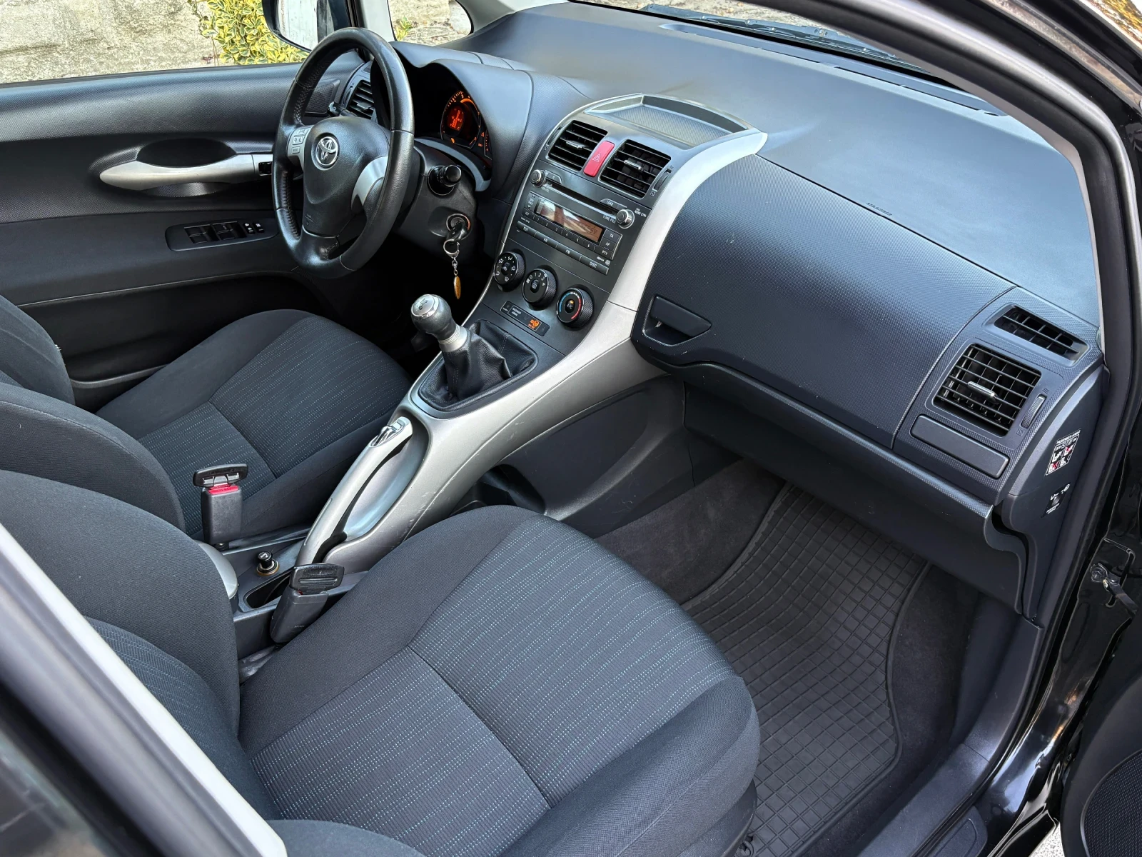 Toyota Auris 1.6i климатик# 136 000км#, снимка 8 - Автомобили и джипове - 55955437