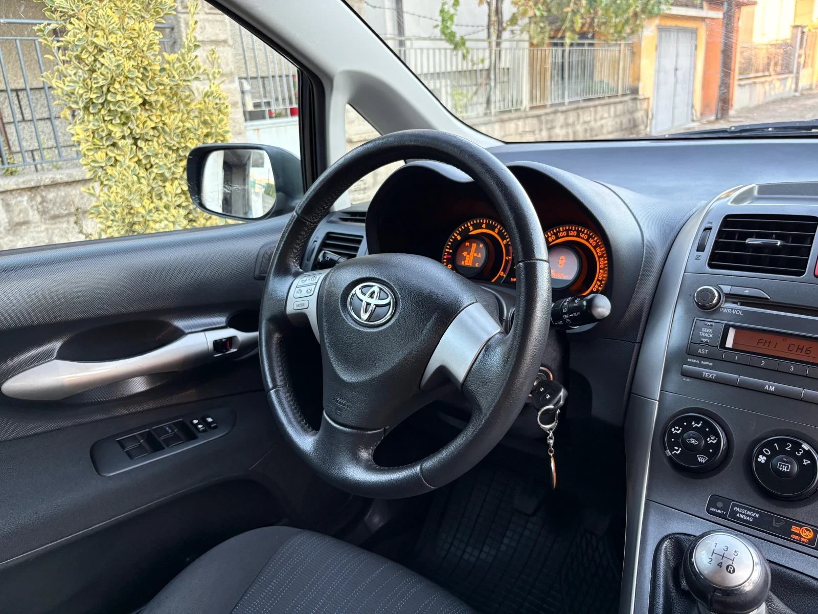 Toyota Auris 1.6i климатик# 136 000км#, снимка 11 - Автомобили и джипове - 55955437