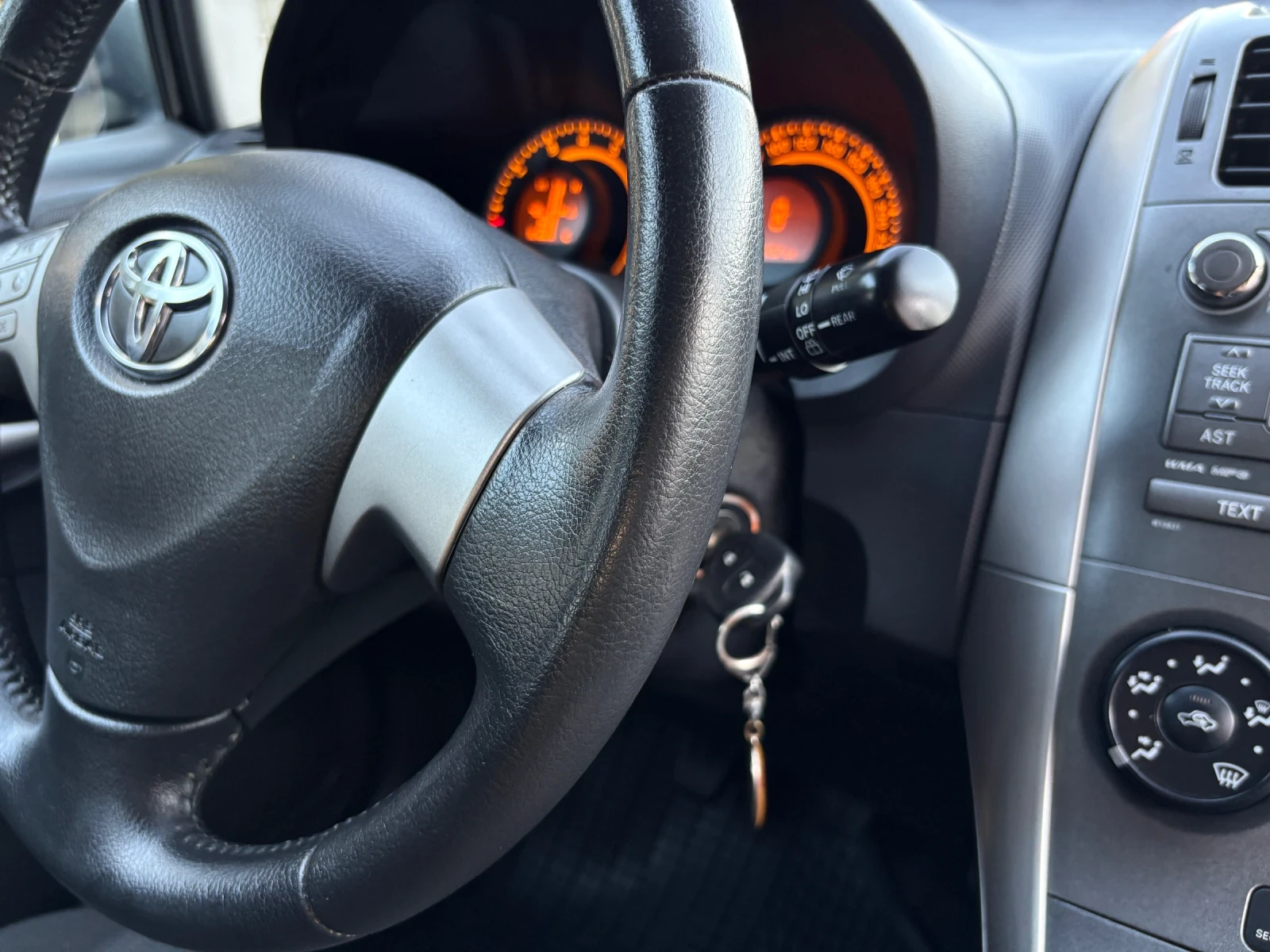 Toyota Auris 1.6i климатик# 136 000км#, снимка 12 - Автомобили и джипове - 55955437