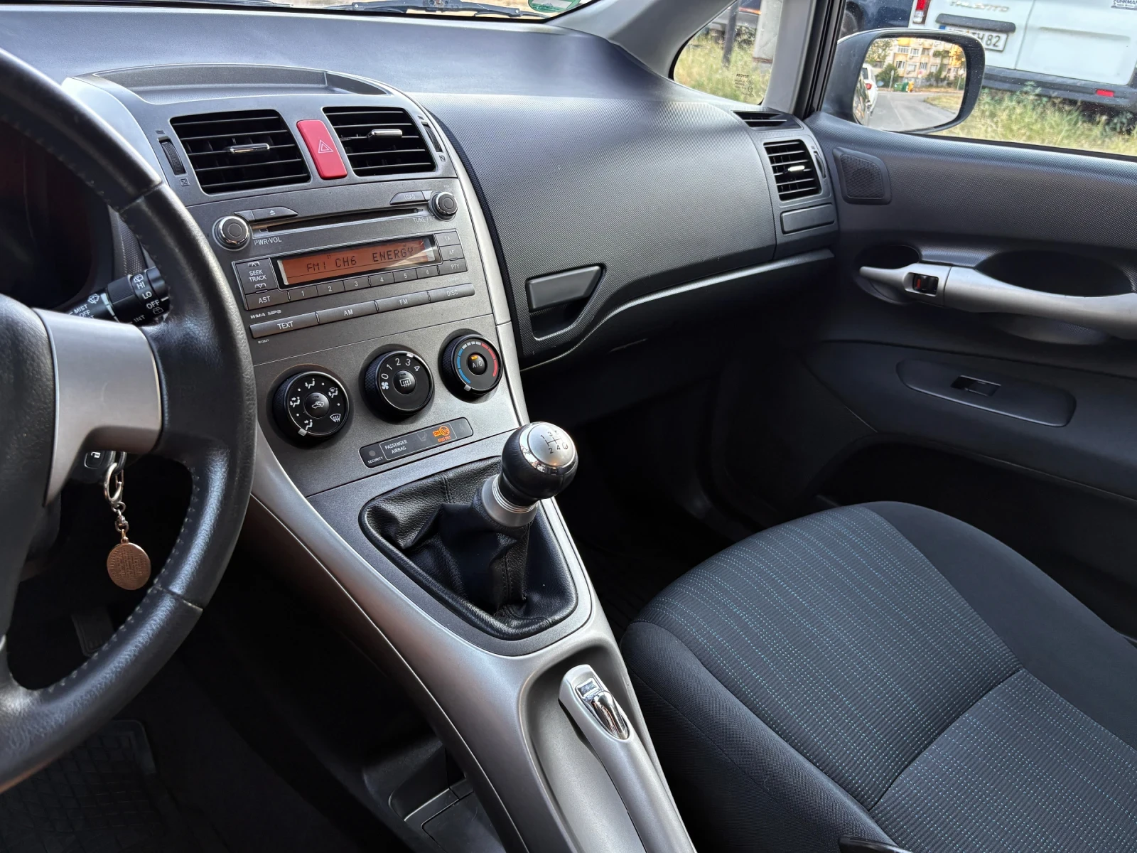 Toyota Auris 1.6i климатик# 136 000км#, снимка 10 - Автомобили и джипове - 55955437