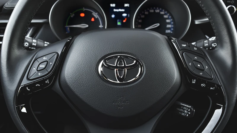 Toyota C-HR 2.0 Hybrid Club Automatic, снимка 13 - Автомобили и джипове - 51823943