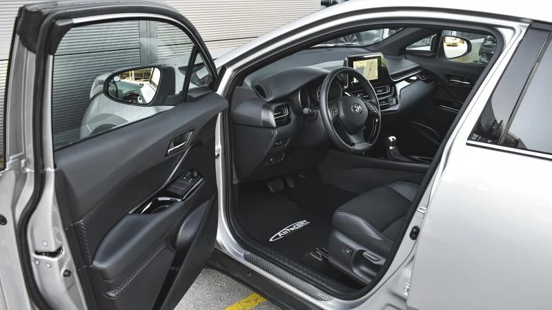 Toyota C-HR 2.0 Hybrid Club Automatic, снимка 8 - Автомобили и джипове - 51823943