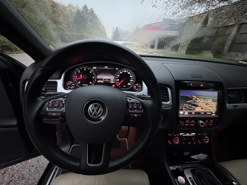 VW Touareg 4.2TDi * EXCLUSIVE * FULL * БАРТЕР * ЛИЗИНГ, снимка 11 - Автомобили и джипове - 52346720