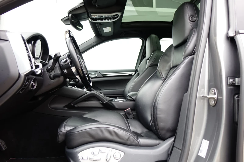Porsche Cayenne GTS OPTIC* HD MATRIX LIGTS* BOSE* PANO* , снимка 11 - Автомобили и джипове - 52592584