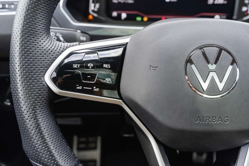 VW Tiguan 4Motion SE R Line Black  CARFAX, снимка 16 - Автомобили и джипове - 53213803