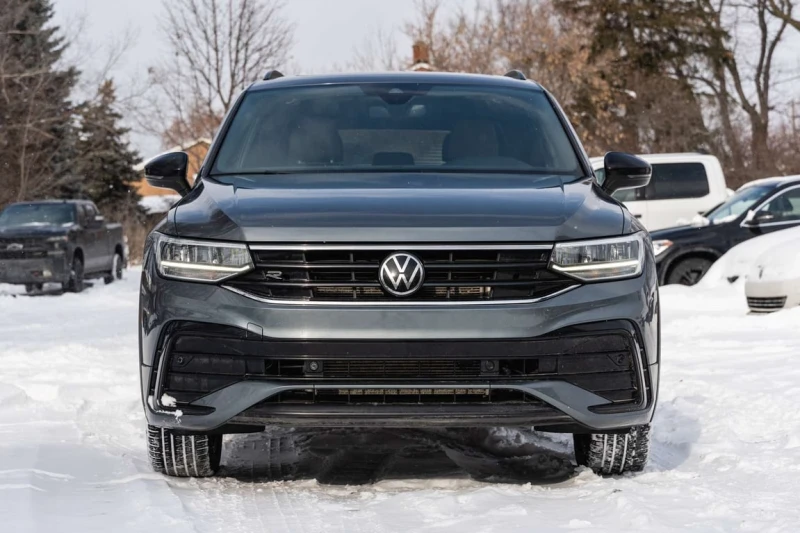 VW Tiguan 4Motion SE R Line Black  CARFAX, снимка 4 - Автомобили и джипове - 53213803