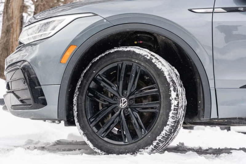 VW Tiguan 4Motion SE R Line Black  CARFAX, снимка 3 - Автомобили и джипове - 53213803