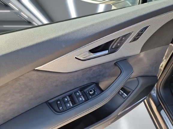 Audi Q7 55 TFSIe Quattro = S-line = Black Optics Гаранция - изображение 6
