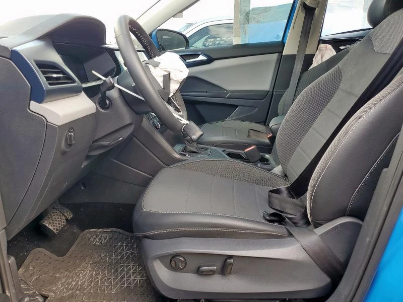 VW Taos 1.5L 4 Front-wheel Drive, снимка 13 - Автомобили и джипове - 53114348