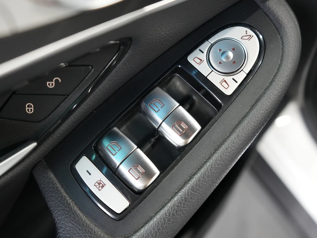 Mercedes-Benz GLC 300 4Matic / PANO / 360 | Mobile.bg   8