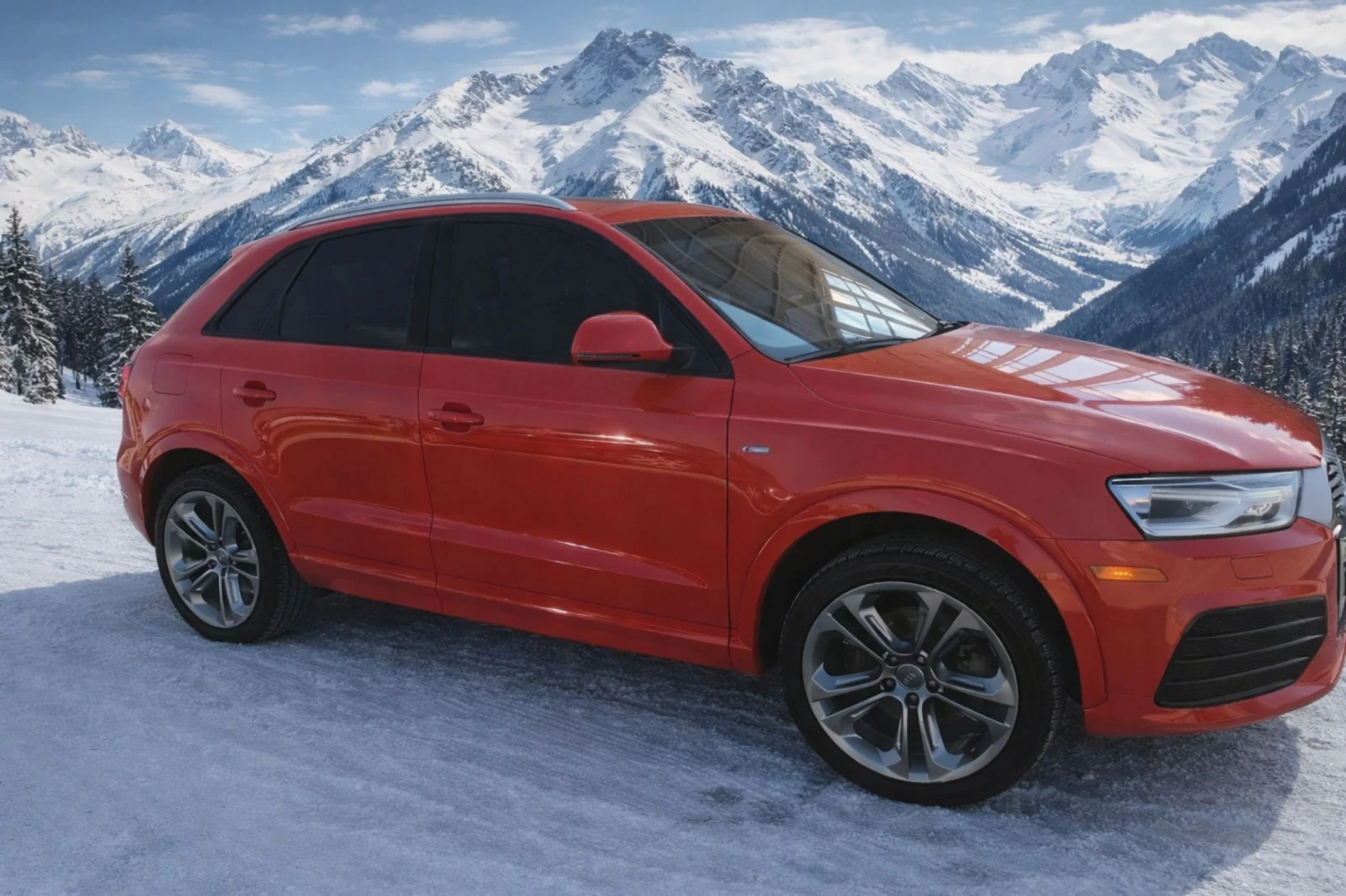 Audi Q3 2.0T S-line, снимка 4 - Автомобили и джипове - 53751845