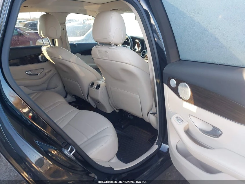 Mercedes-Benz GLC 300 2.0l 4Matic, снимка 8 - Автомобили и джипове - 54189977