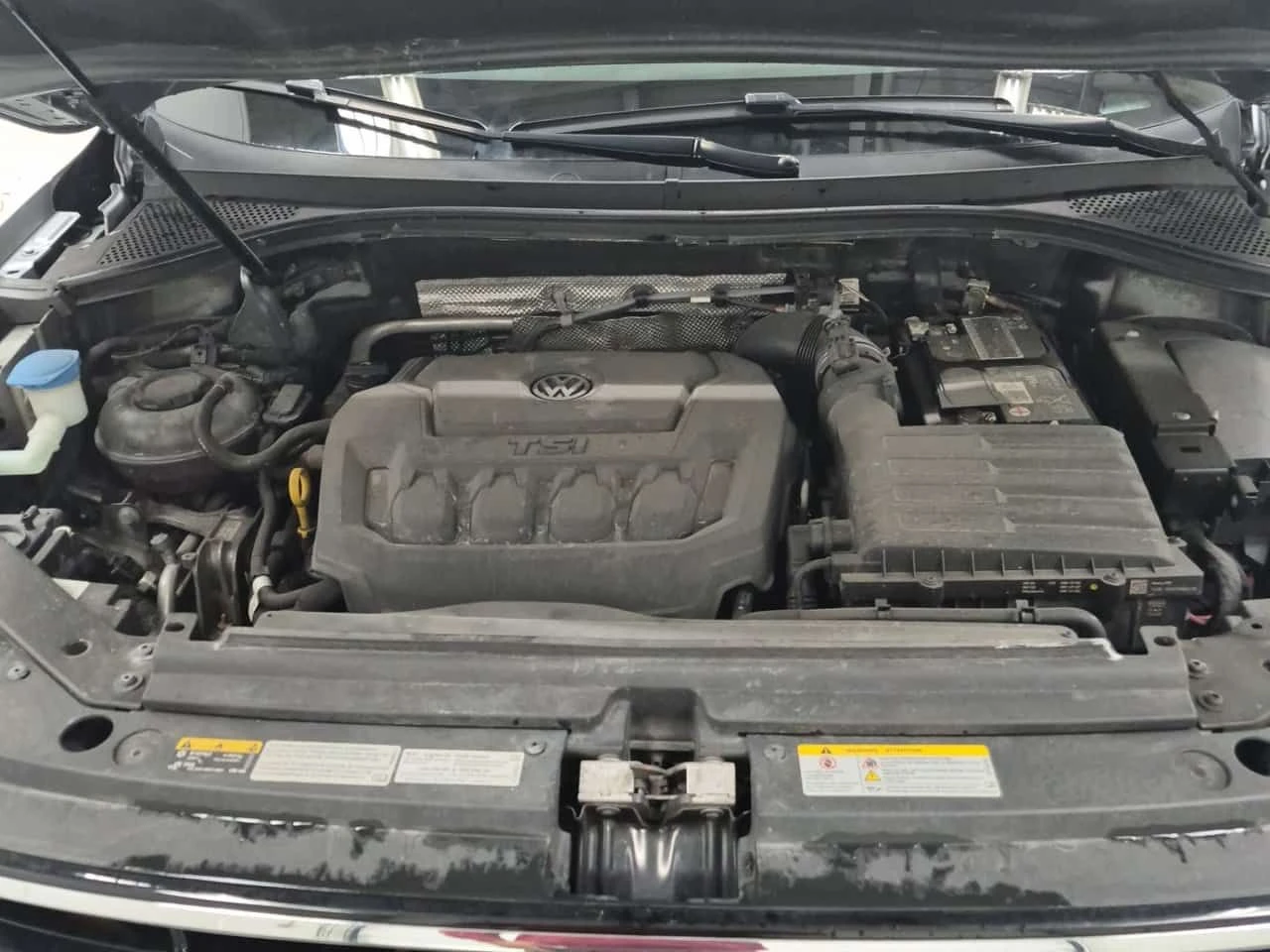 VW Tiguan * COMFORTLINE R LINE BLACK EDITION * CARFAX * ПАНО, снимка 16 - Автомобили и джипове - 54410672