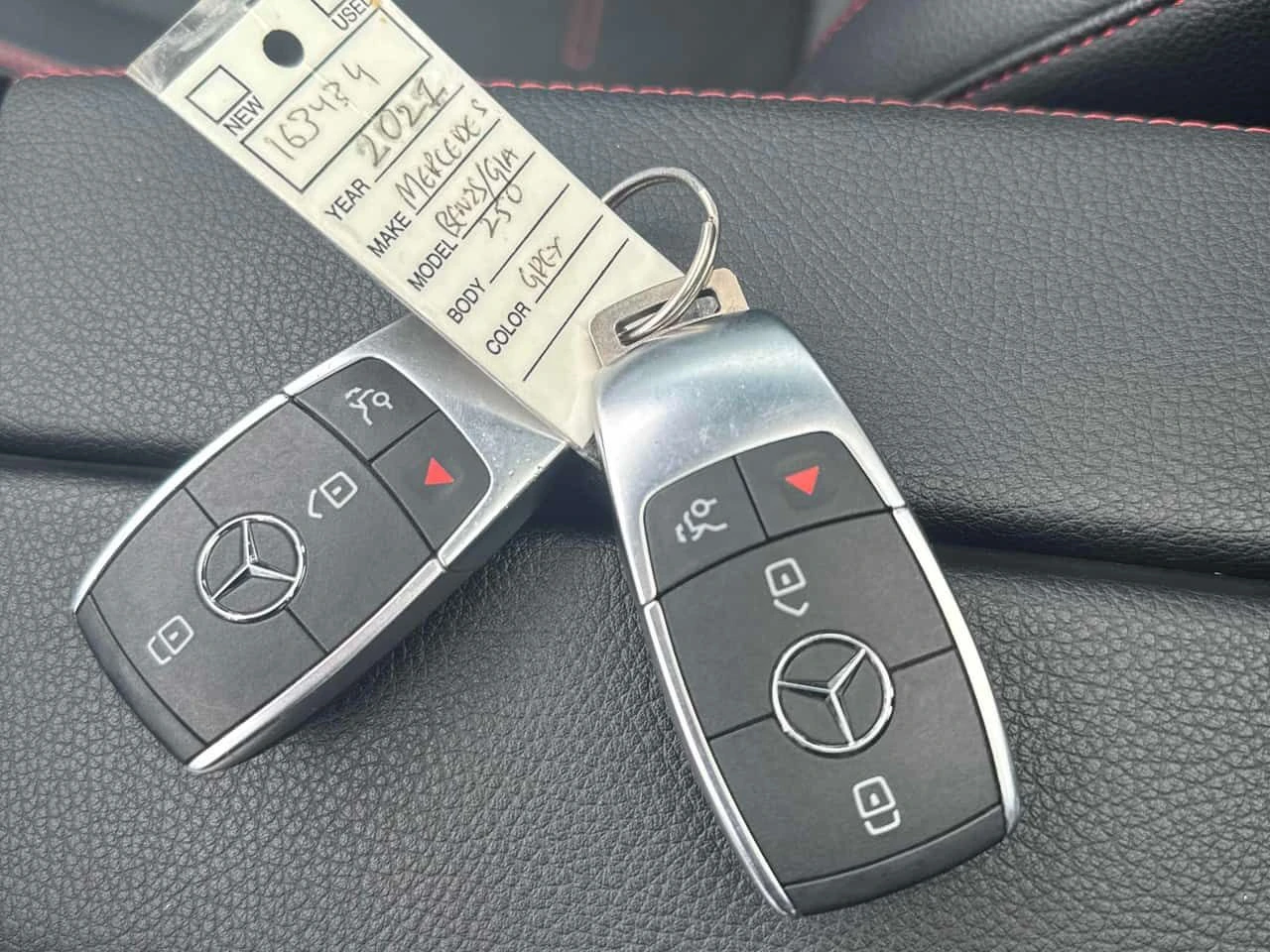 Mercedes-Benz GLA 250 * 2 КЛЮЧА * 360 * PANO * ПОДГРЕВИ, снимка 13 - Автомобили и джипове - 54434294