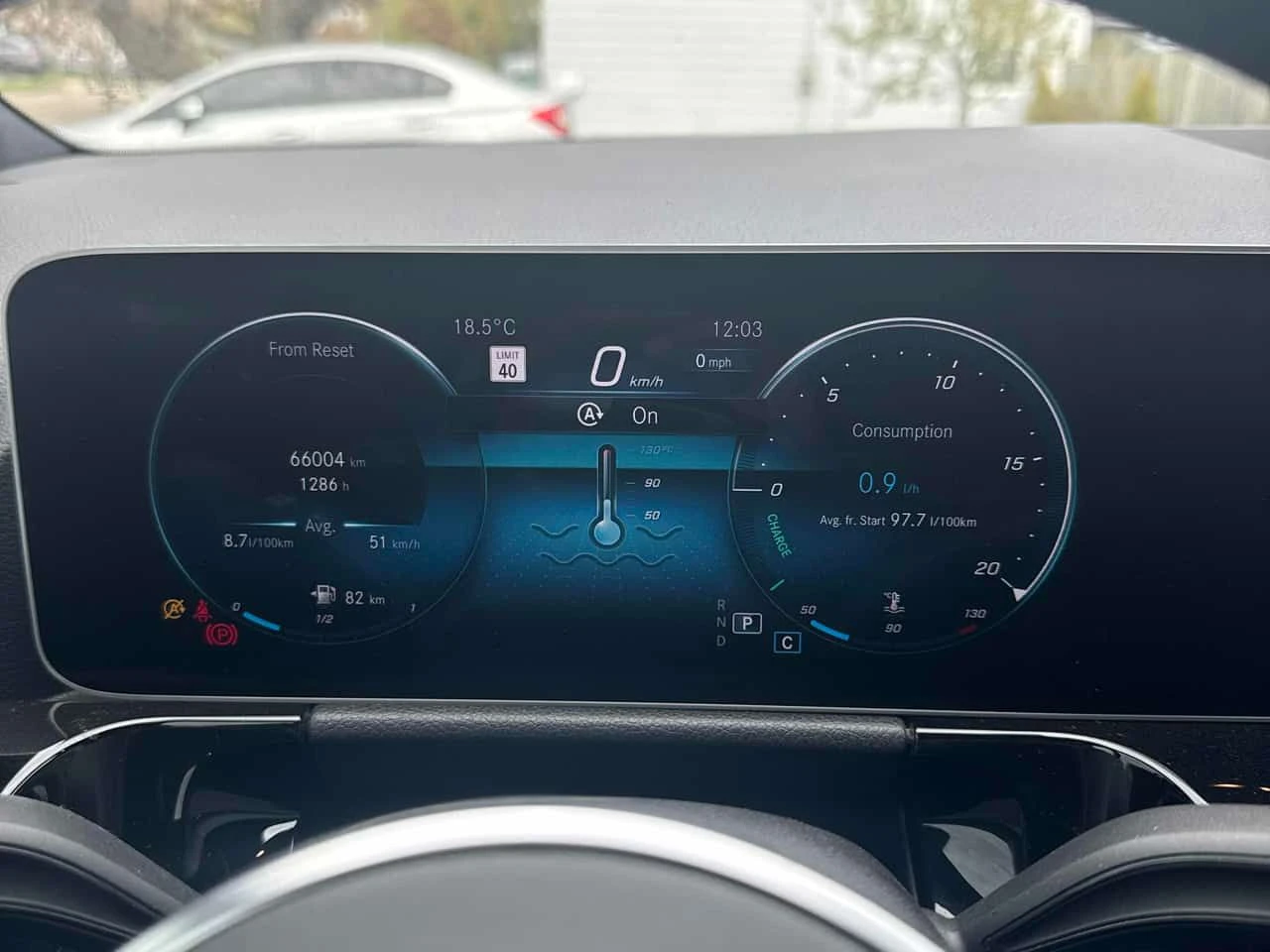 Mercedes-Benz GLA 250 * 2 КЛЮЧА * 360 * PANO * ПОДГРЕВИ, снимка 8 - Автомобили и джипове - 54434294