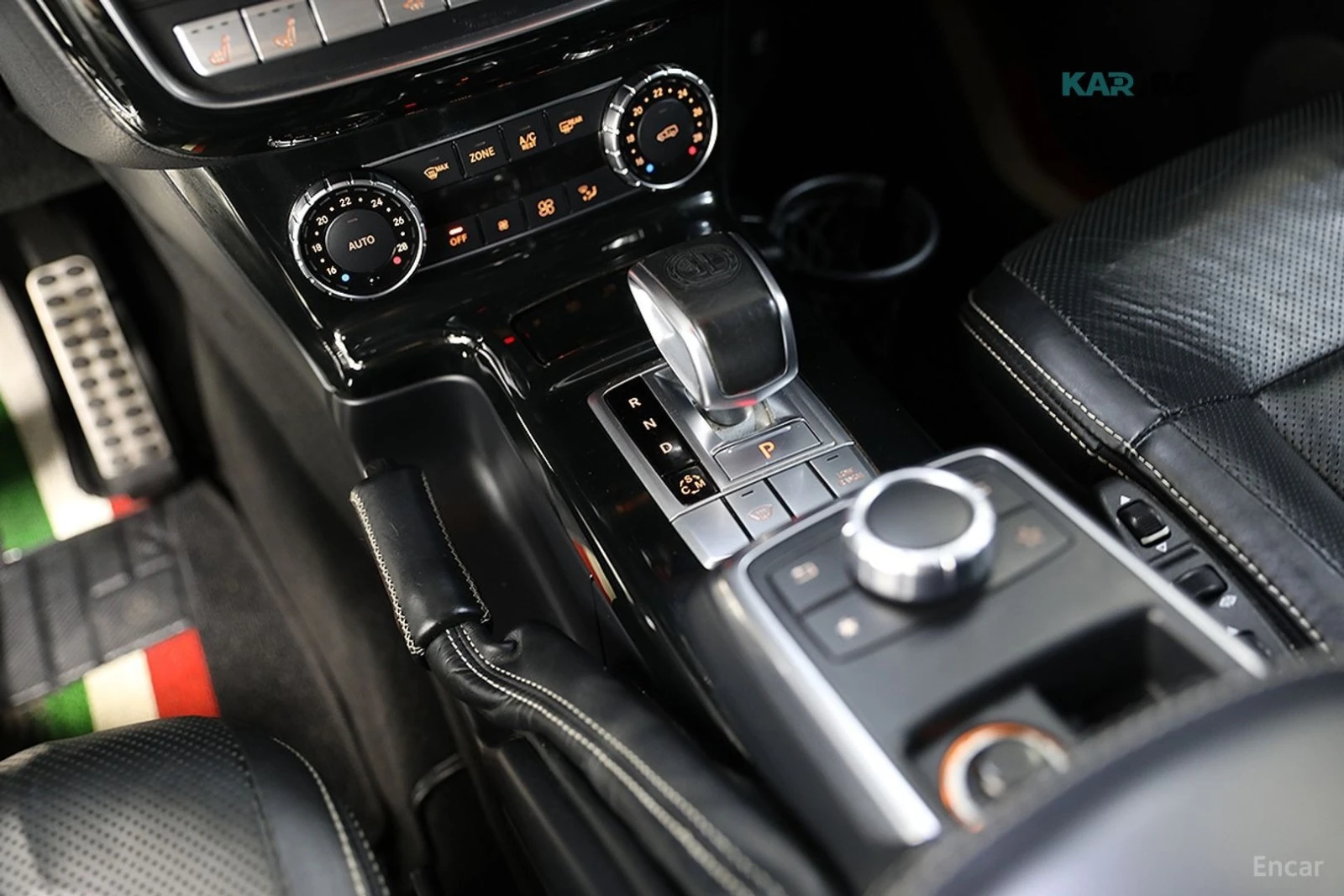Mercedes-Benz G 63 AMG ПОДГРЕВ* ОБДУХВ* МОНИТОРИ* APPLE CARPLAY* HUD* ПАН, снимка 10 - Автомобили и джипове - 55050185