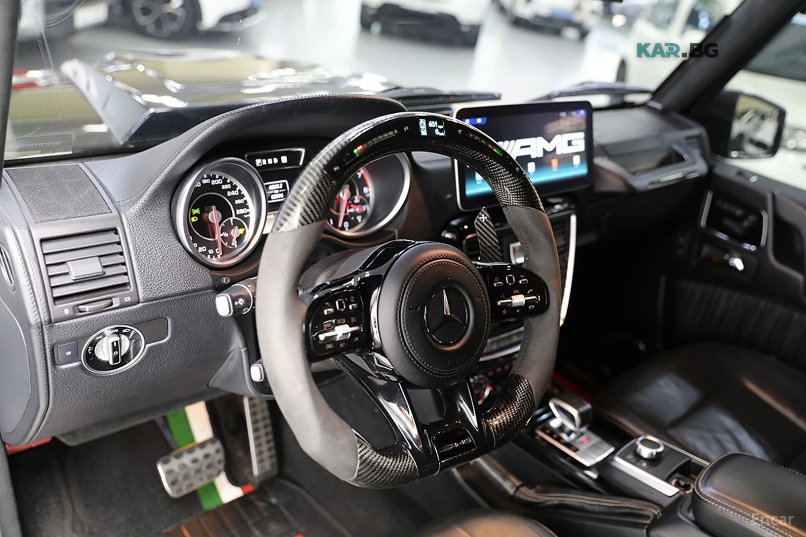 Mercedes-Benz G 63 AMG ПОДГРЕВ* ОБДУХВ* МОНИТОРИ* APPLE CARPLAY* HUD* ПАН, снимка 15 - Автомобили и джипове - 55050185