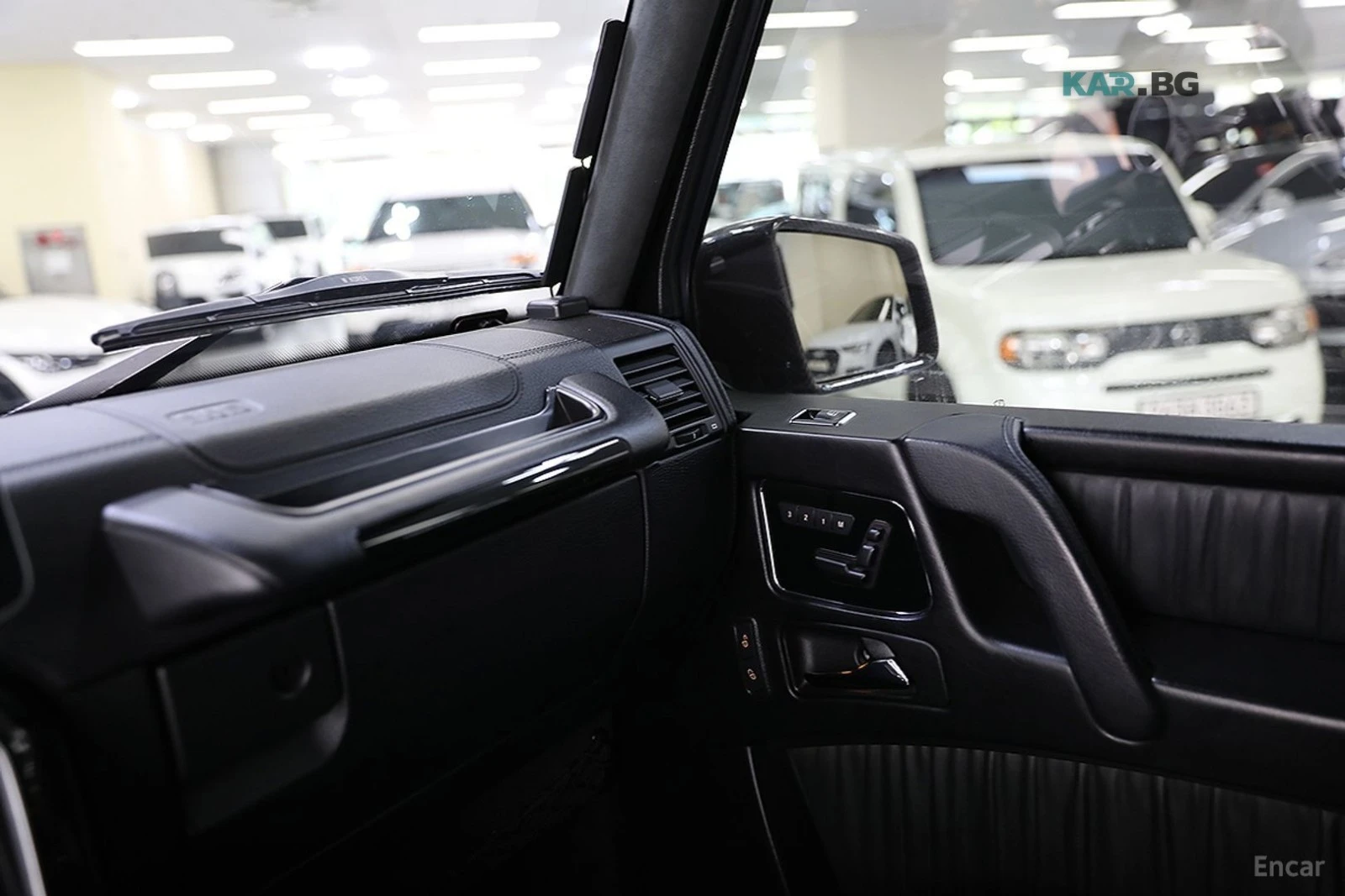 Mercedes-Benz G 63 AMG ПОДГРЕВ* ОБДУХВ* МОНИТОРИ* APPLE CARPLAY* HUD* ПАН, снимка 11 - Автомобили и джипове - 55050185