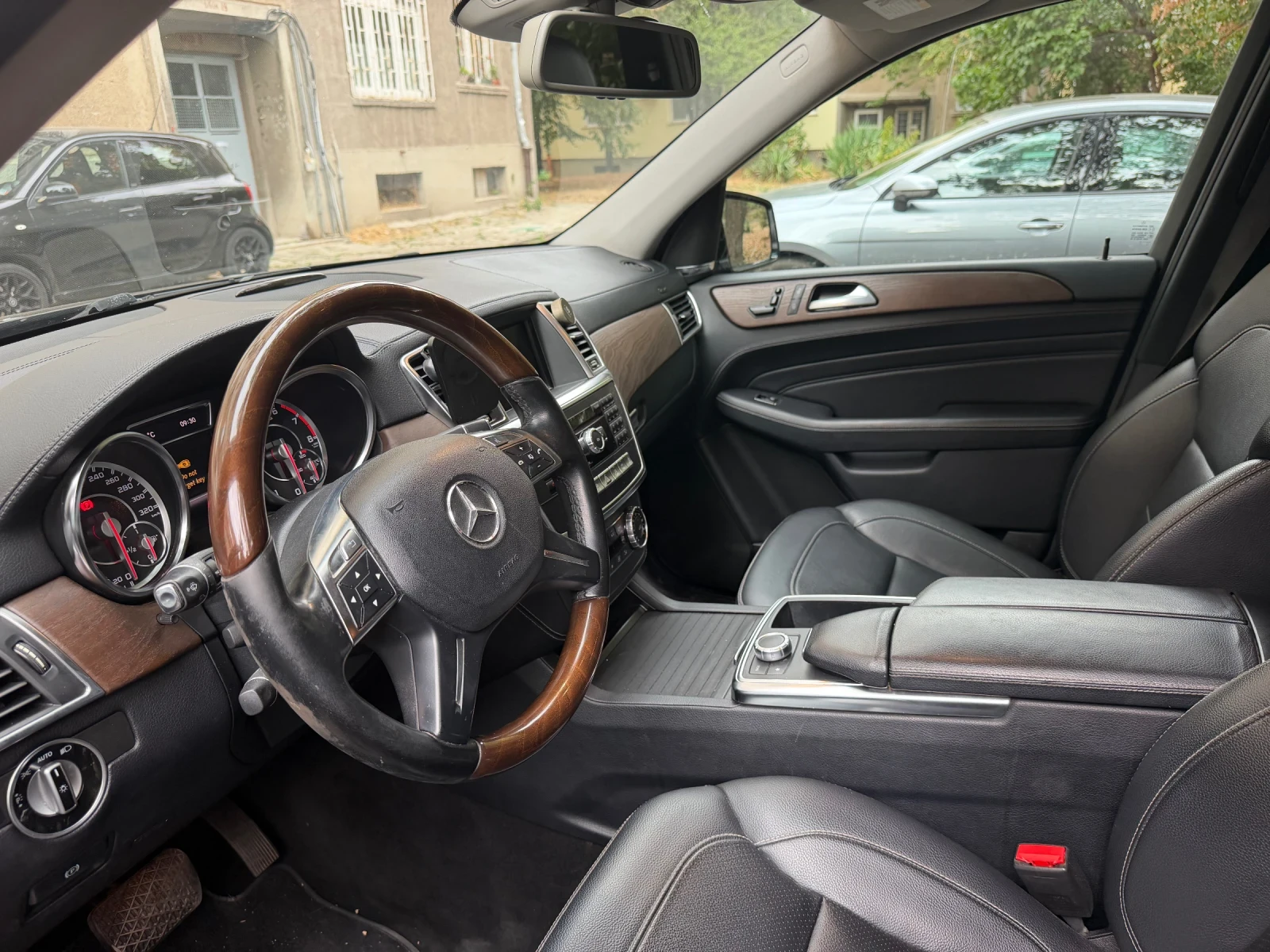 Mercedes-Benz ML 500 Ml 550 AMG, снимка 8 - Автомобили и джипове - 56136417