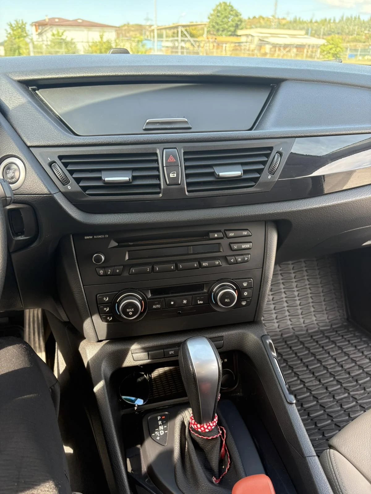 BMW X1 2.0, снимка 14 - Автомобили и джипове - 56357601