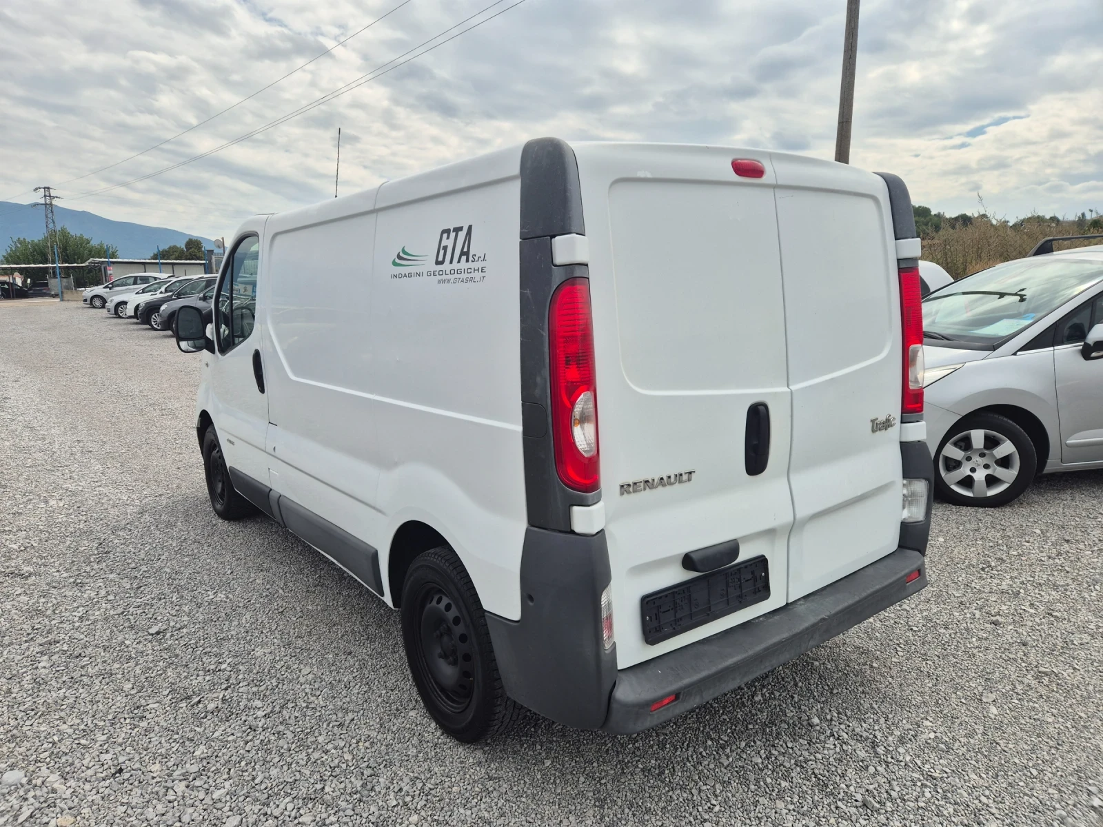 Renault Trafic 2.0 DCI - изображение 6