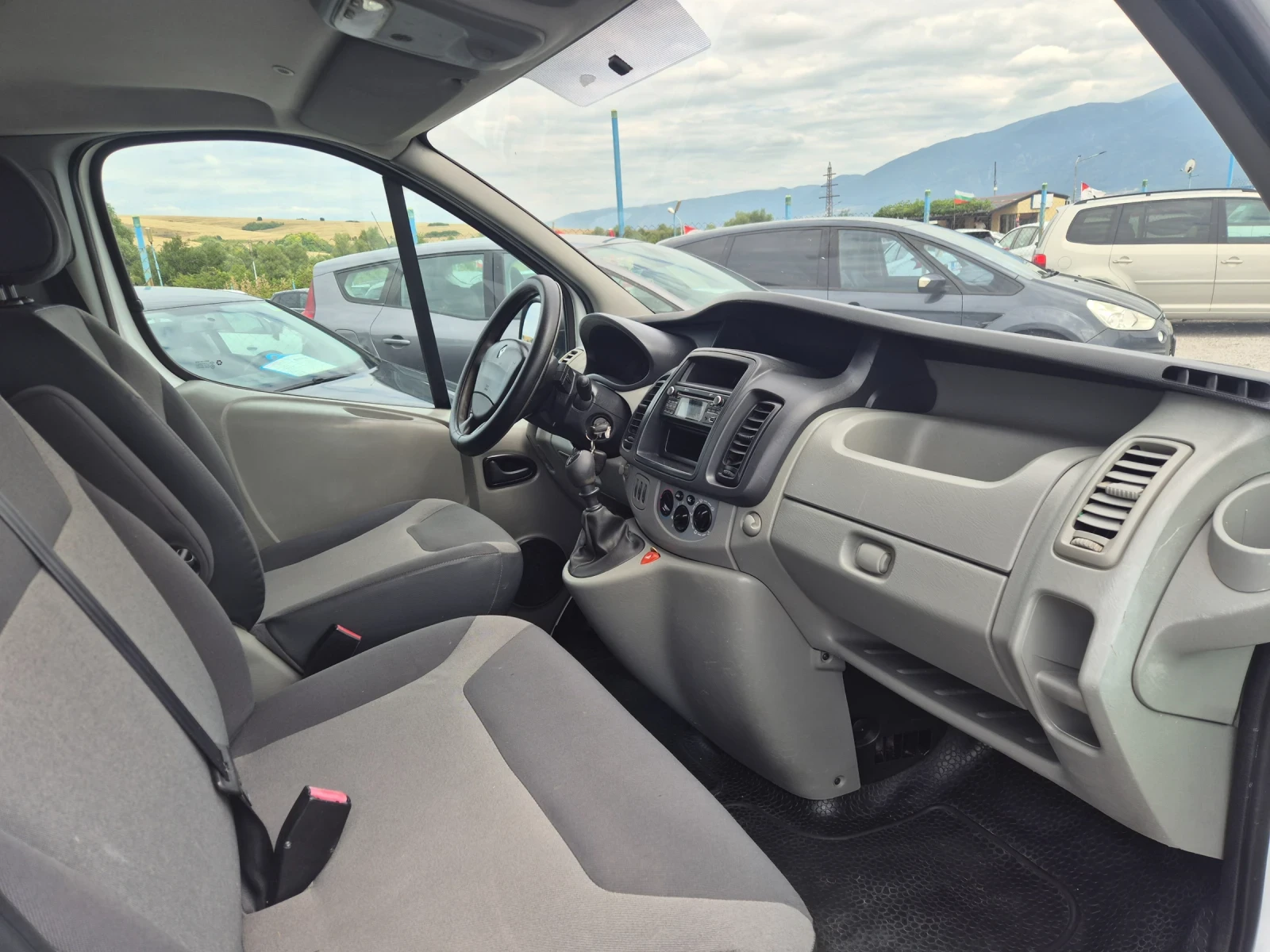 Renault Trafic 2.0 DCI - изображение 9