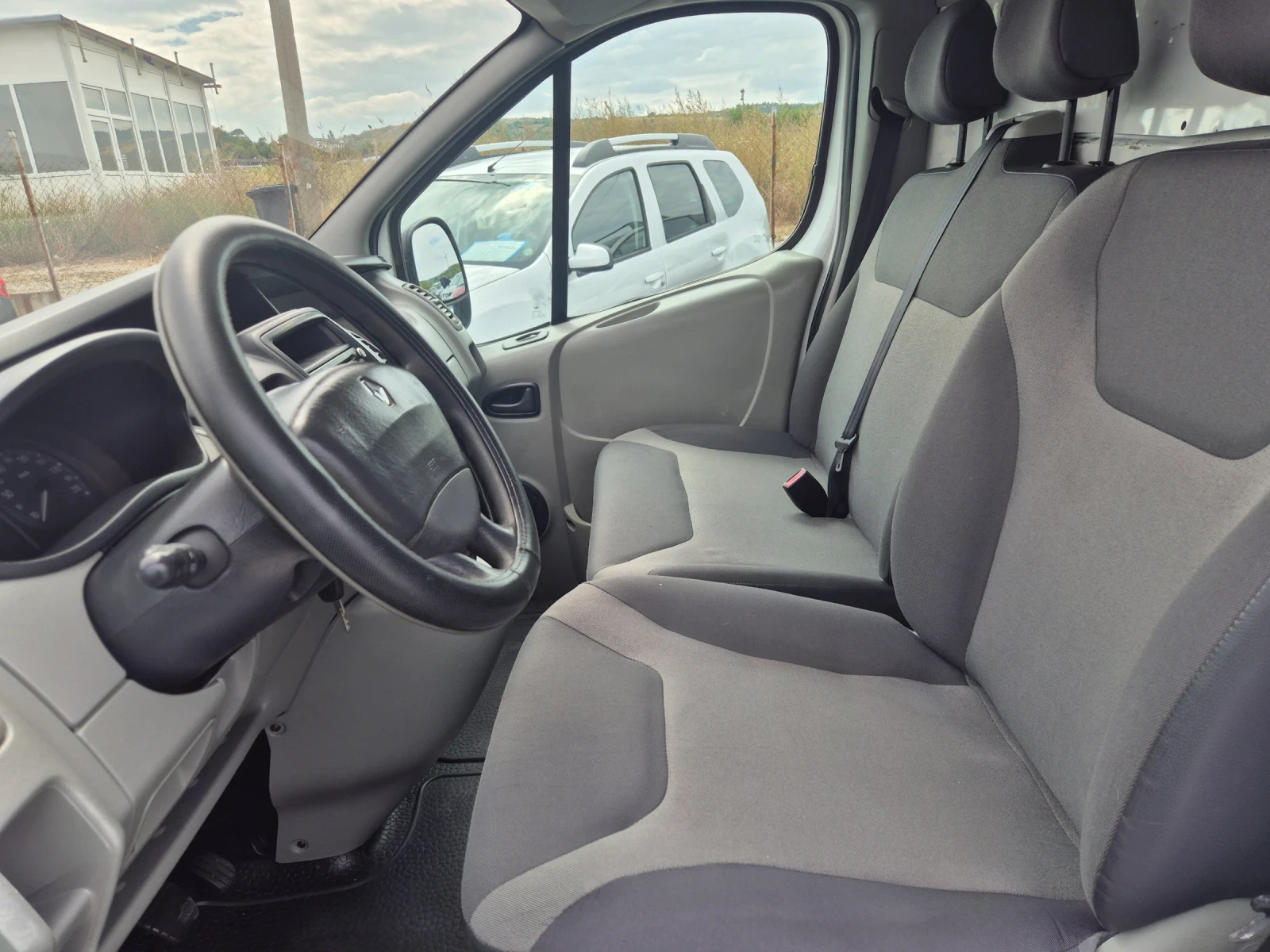 Renault Trafic 2.0 DCI - изображение 8