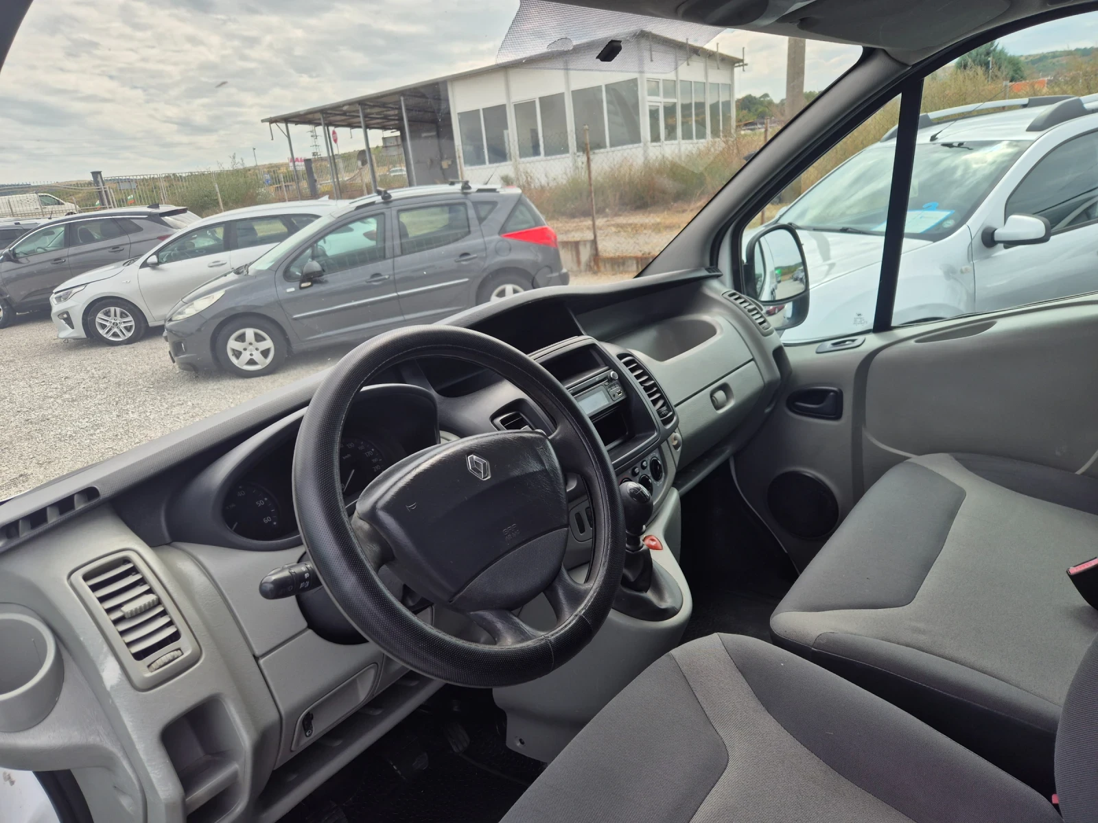 Renault Trafic 2.0 DCI - изображение 7