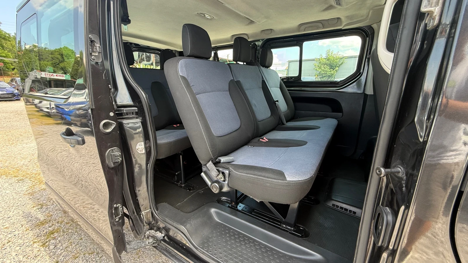 Opel Vivaro 1.6CDTi* BiTurbo* 145кс* 9МЕСТА* Клима* Euro6, снимка 14 - Бусове и автобуси - 55101807