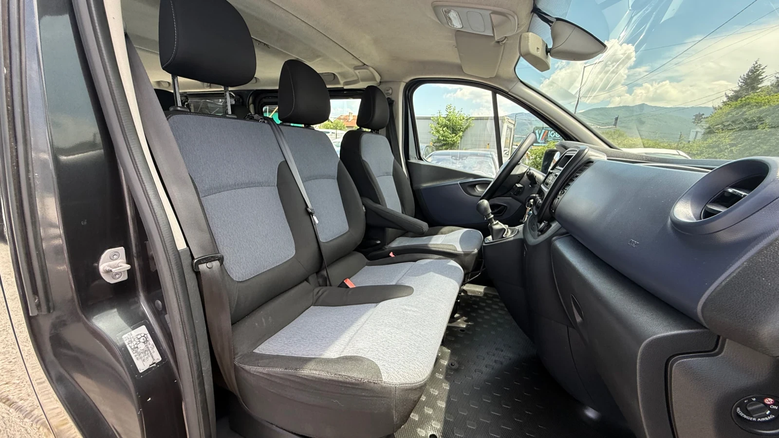 Opel Vivaro 1.6CDTi* BiTurbo* 145кс* 9МЕСТА* Клима* Euro6, снимка 12 - Бусове и автобуси - 55101807