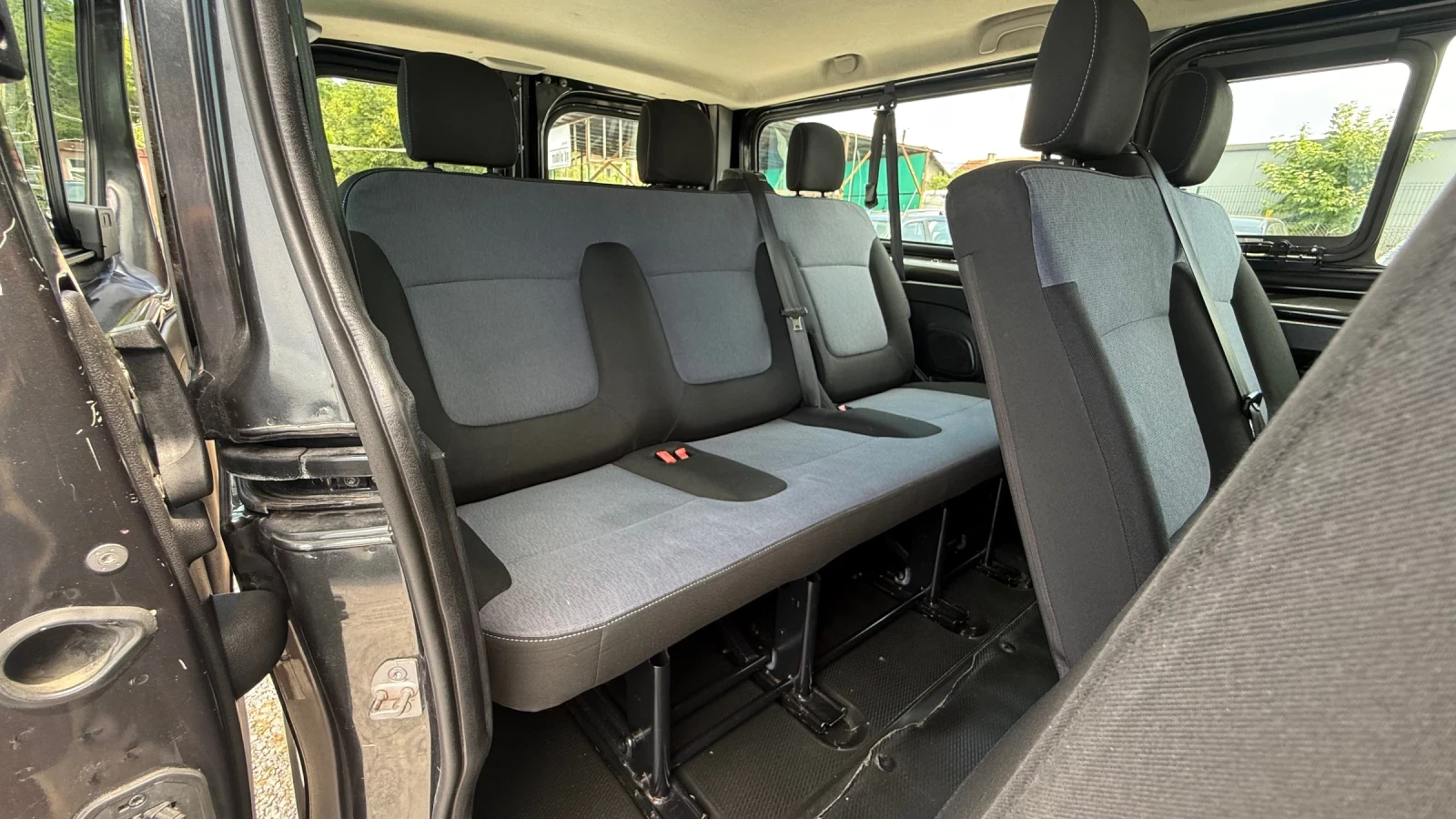 Opel Vivaro 1.6CDTi* BiTurbo* 145кс* 9МЕСТА* Клима* Euro6, снимка 15 - Бусове и автобуси - 55101807