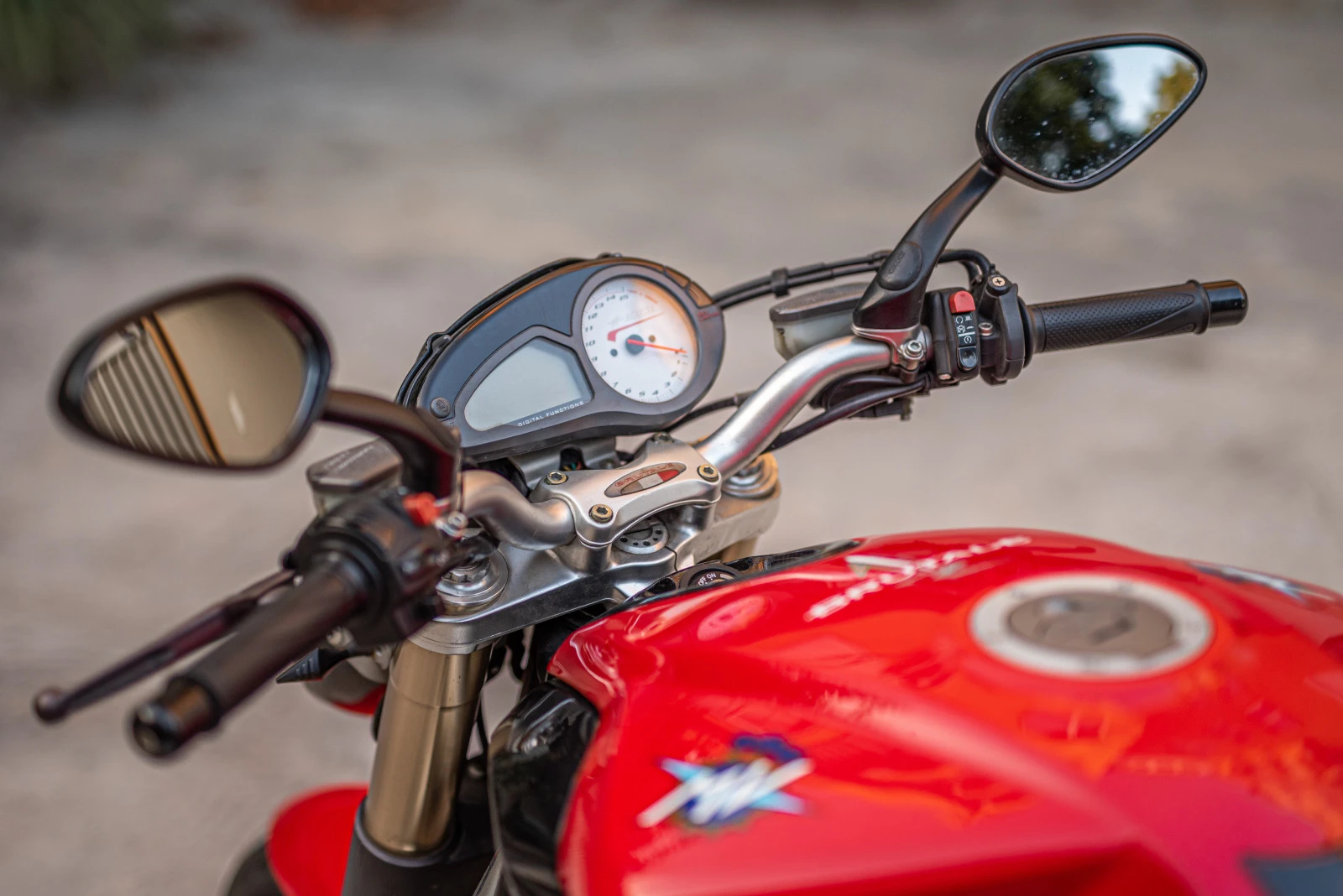 MV Agusta Brutale 989 R | Mobile.bg   11