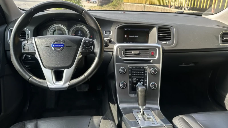 Volvo V60 2.4d 4x4 , снимка 8 - Автомобили и джипове - 47503170