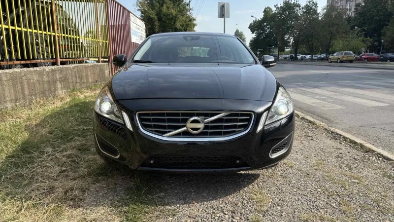 Volvo V60 2.4d 4x4 , снимка 2 - Автомобили и джипове - 47503170