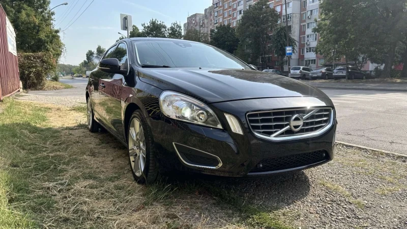 Volvo V60 2.4d 4x4 , снимка 1 - Автомобили и джипове - 47503170