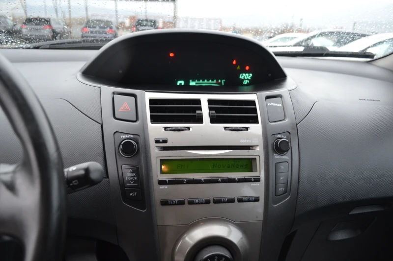 Toyota Yaris 1.4D-4D, снимка 12 - Автомобили и джипове - 47305585