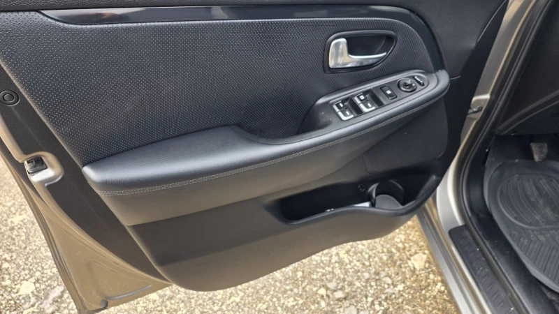 Kia Carens 1, 7CRDI/101000км/, снимка 9 - Автомобили и джипове - 52735440