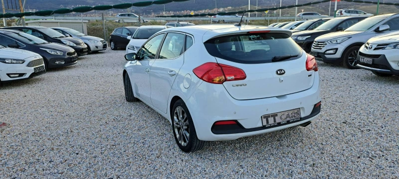 Kia Ceed 1.6 CRDI 128KC Автоматик Кожа Нави, снимка 5 - Автомобили и джипове - 52939493
