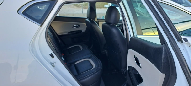 Kia Ceed 1.6 CRDI 128KC Автоматик Кожа Нави, снимка 16 - Автомобили и джипове - 52939493
