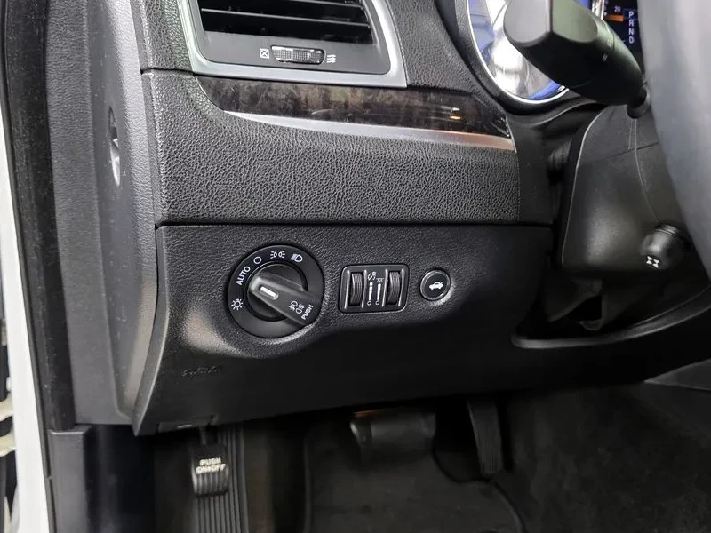 Chrysler 300c 3.6, снимка 16 - Автомобили и джипове - 54326064