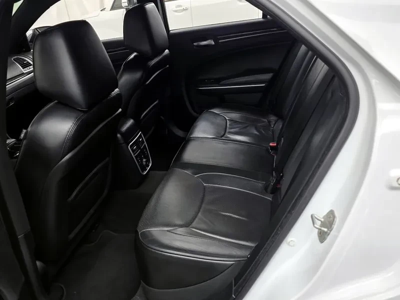 Chrysler 300c 3.6, снимка 11 - Автомобили и джипове - 54326064