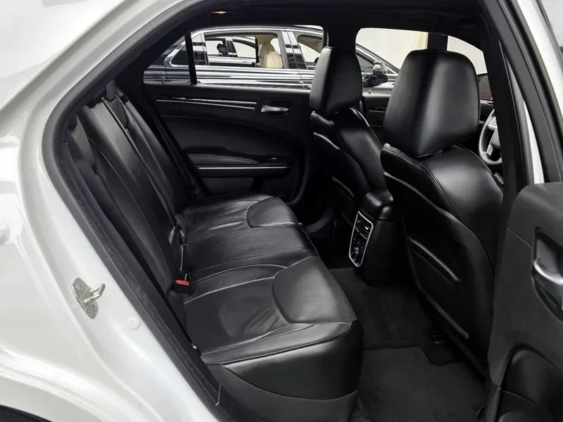 Chrysler 300c 3.6, снимка 12 - Автомобили и джипове - 54326064