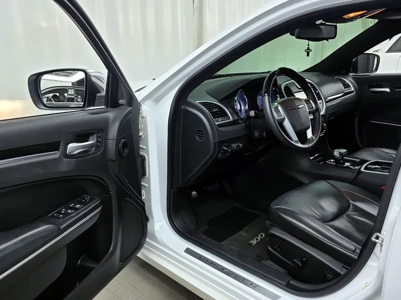 Chrysler 300c 3.6, снимка 10 - Автомобили и джипове - 54326064