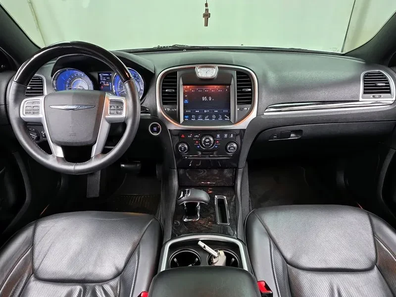 Chrysler 300c 3.6, снимка 7 - Автомобили и джипове - 54326064