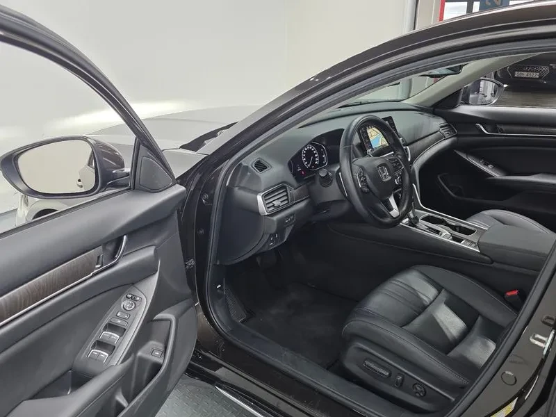 Honda Accord 1.5T Бензин, снимка 8 - Автомобили и джипове - 55314358