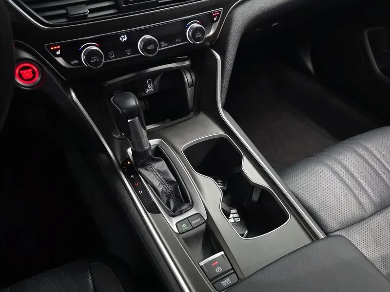 Honda Accord 1.5T Бензин, снимка 7 - Автомобили и джипове - 55314358