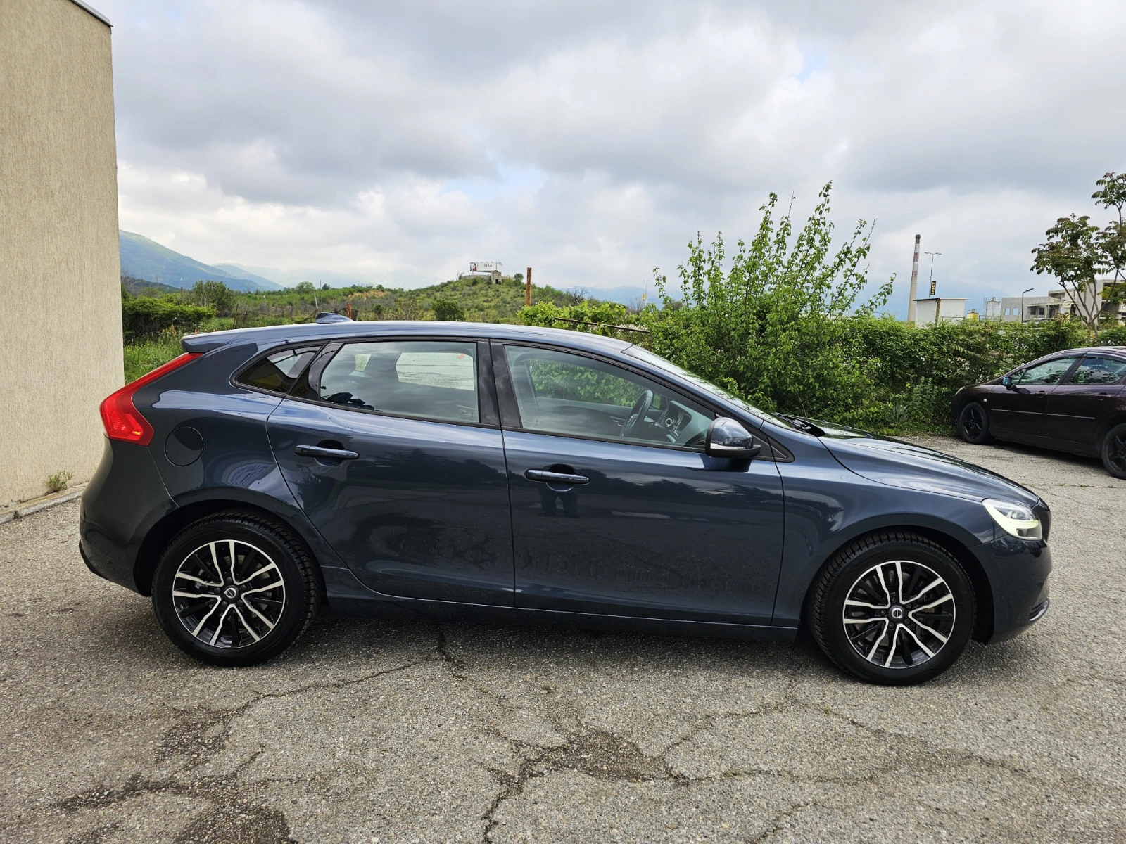 Volvo V40 2.0 GEARTRONIC R-DESIGN EURO 6D - изображение 8