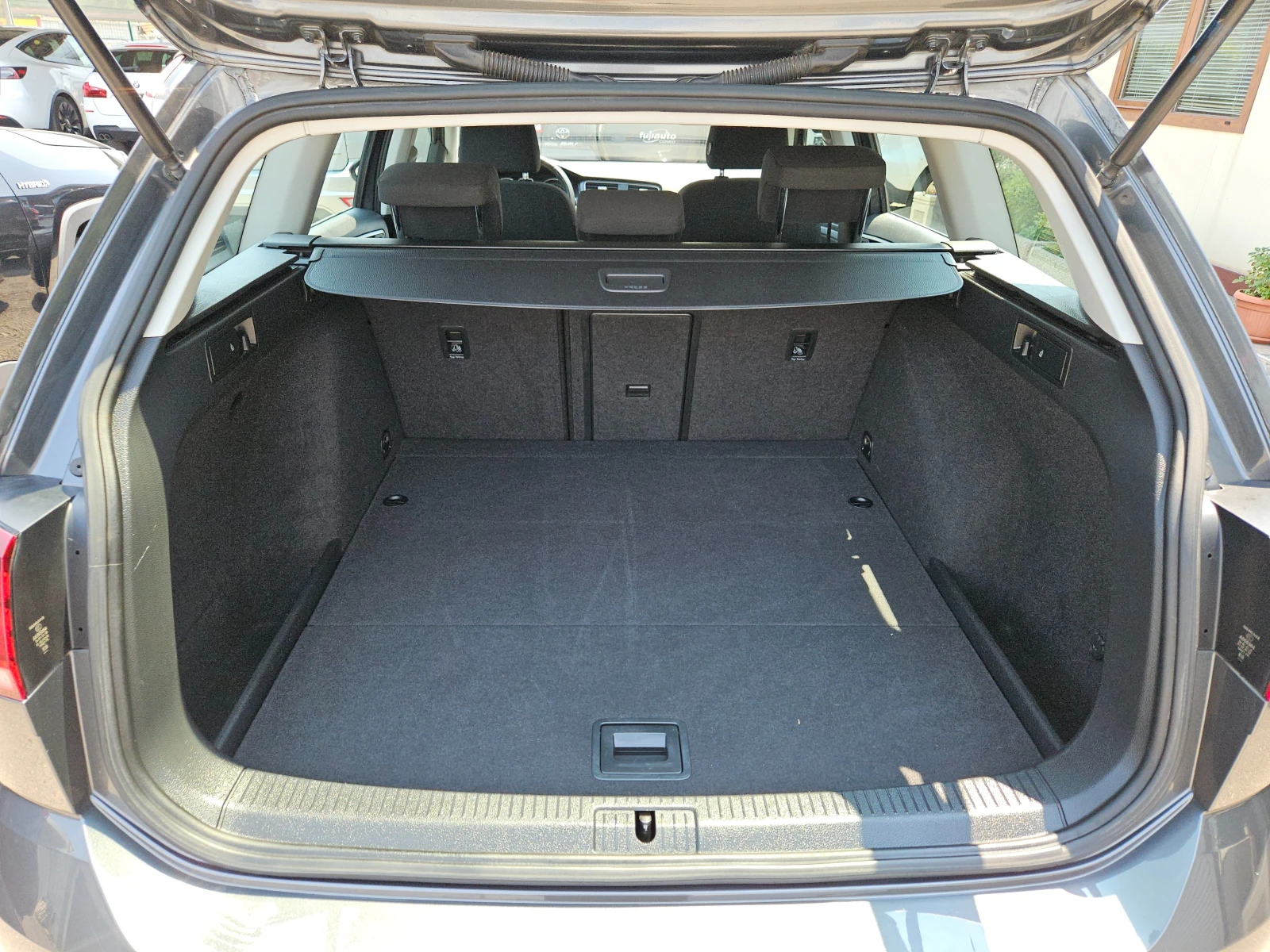 VW Golf 1.6TDI/Variant/116k.c/LED/ACC/NAVI/БЛУТУТ/EURO 6B/ - изображение 4