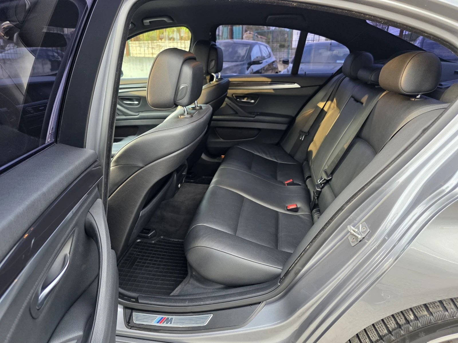 BMW 530 XD 258 К.С. М-ПАКЕТ / ХЕД-ЪП / КЕЙЛЕС ГО - изображение 9