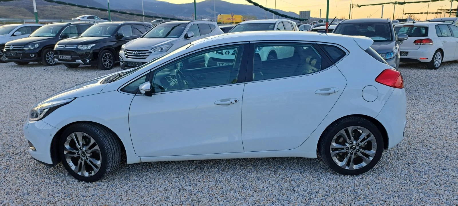 Kia Ceed 1.6 CRDI 128KC Автоматик Кожа Нави - изображение 4
